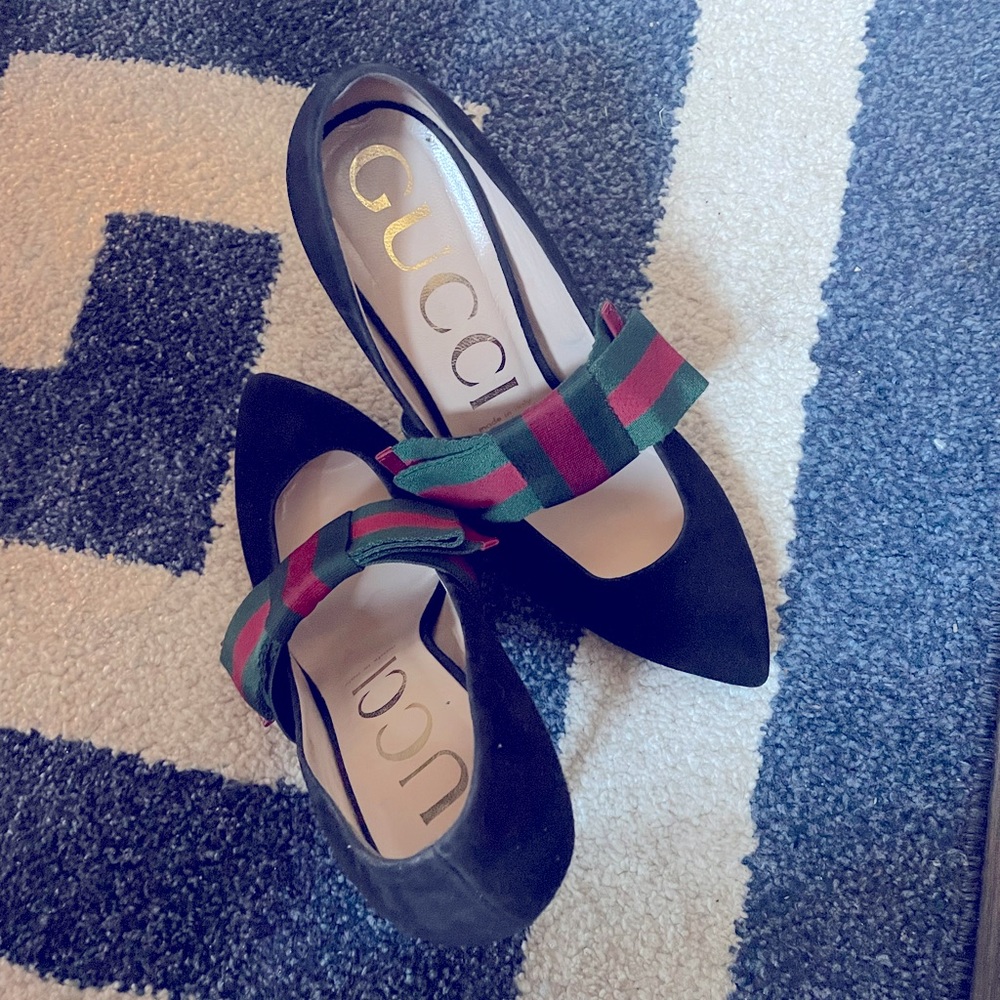 AUTHENTIC Gucci pumps. Lightly worn. Shoes will come with dust bags.